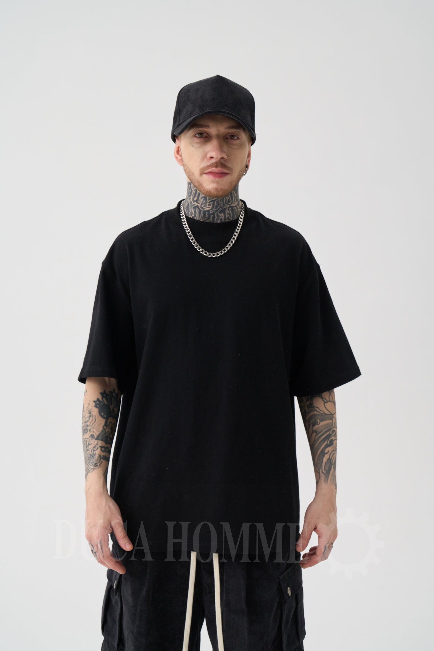 T-Shirt Oversize collo alto Nera