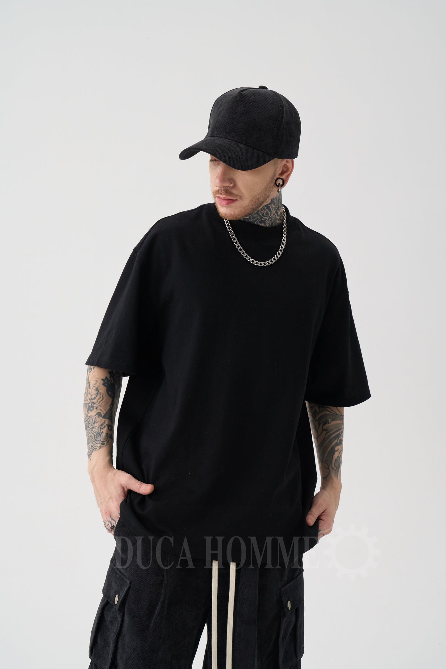 T-Shirt Oversize collo alto Nera