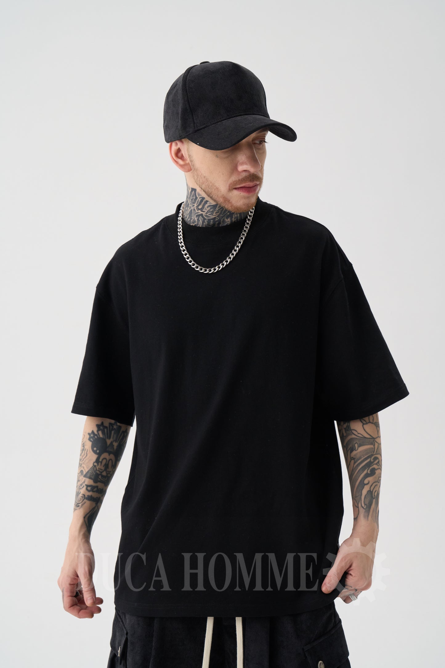 T-Shirt Oversize collo alto Nera